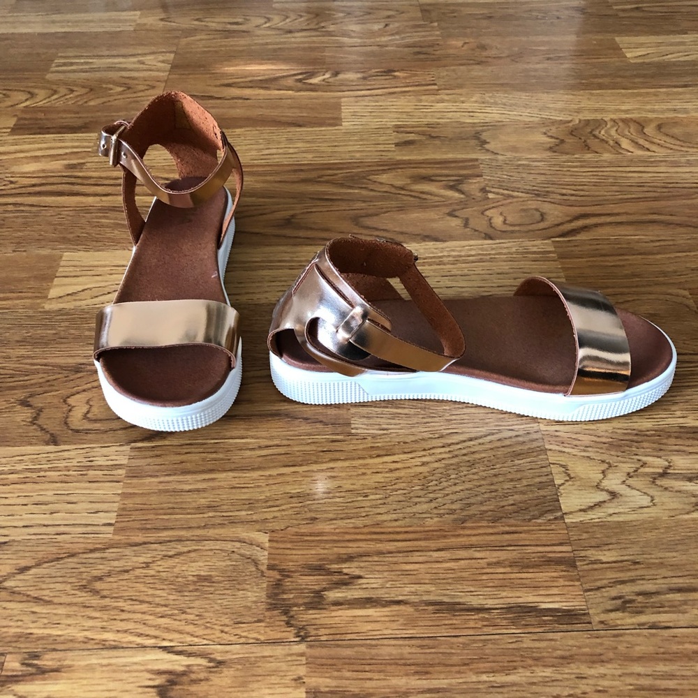 Women’s sandals